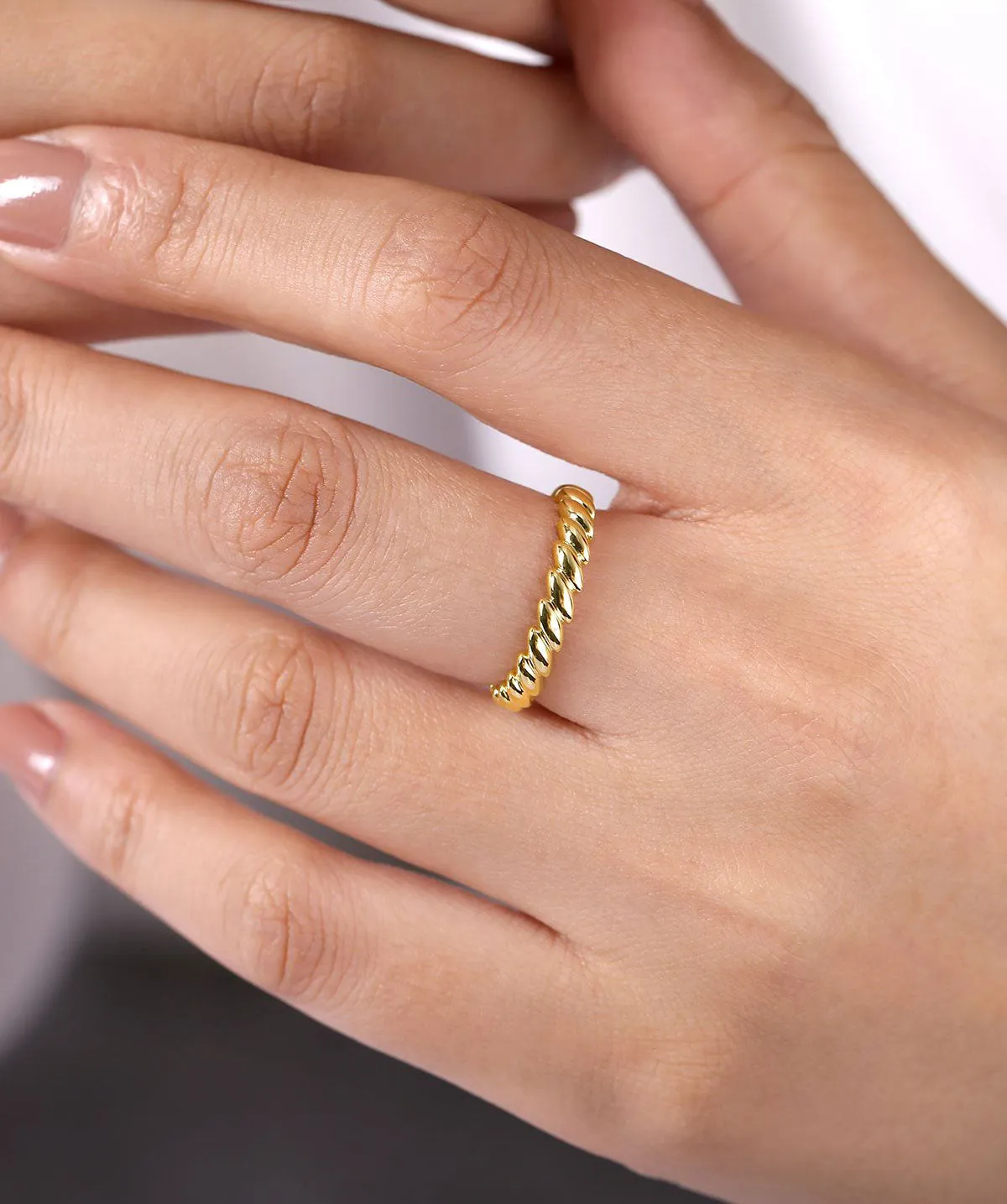 14K Yellow Gold Tilted Leaf Ring