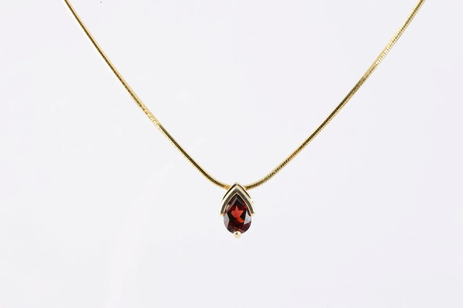 18" Yellow Gold 1.93tcw Garnet Necklace (8.37g.)