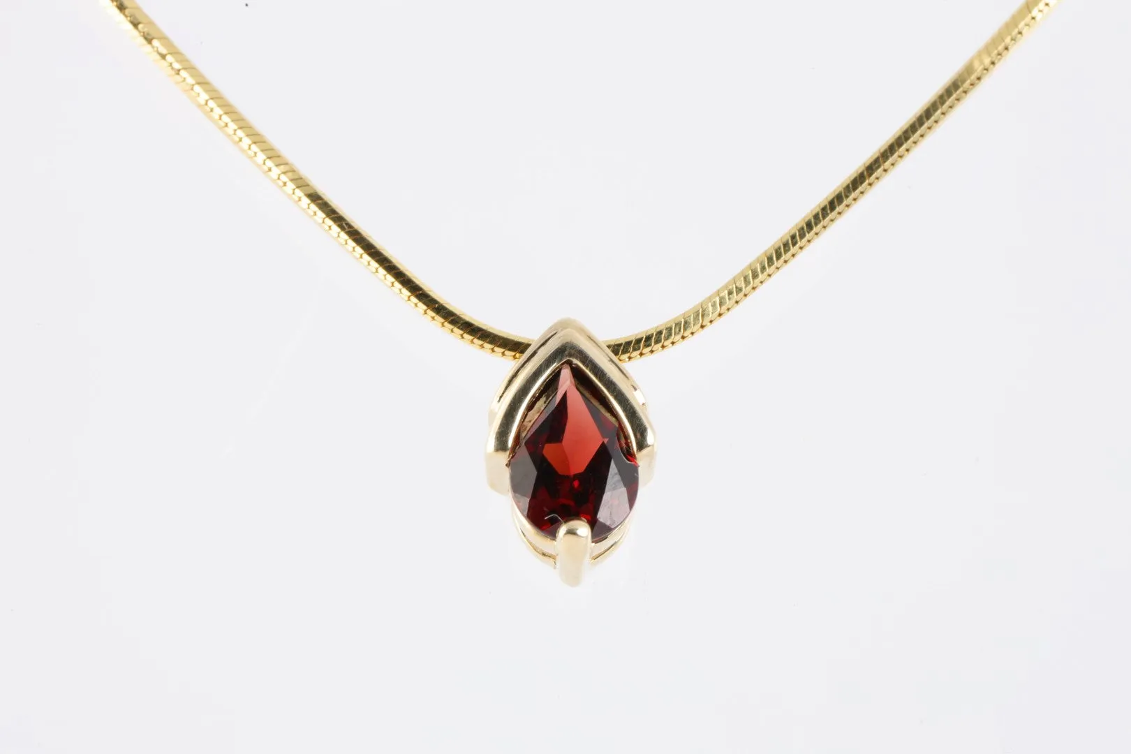 18" Yellow Gold 1.93tcw Garnet Necklace (8.37g.)