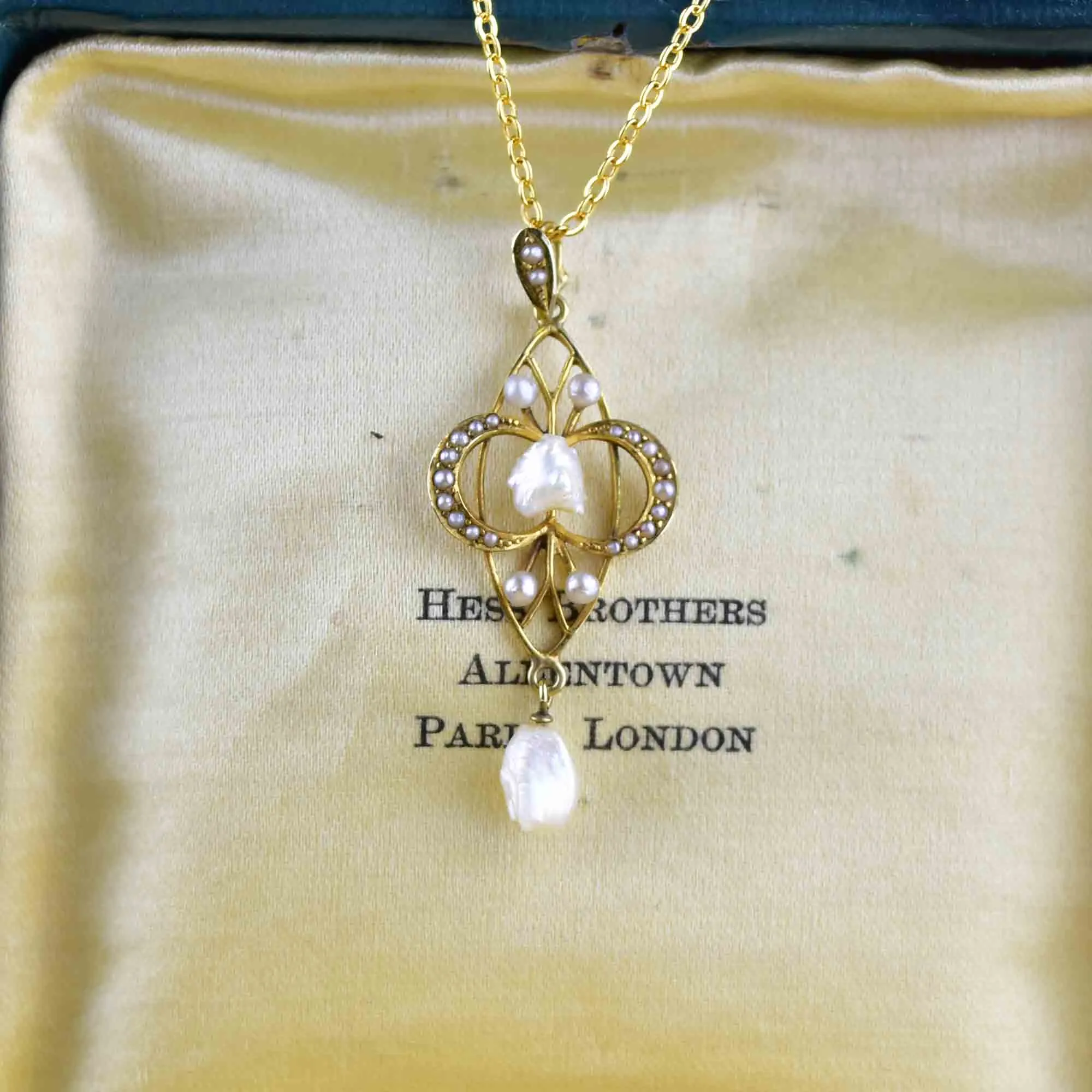 Antique 14K Gold Fresh Water Pearl Lavalier Necklace