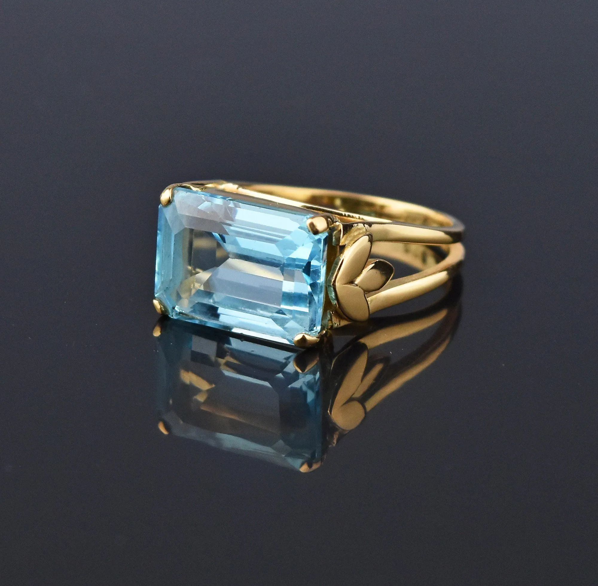 Heavy Vintage 18K Gold Blue Topaz Ring