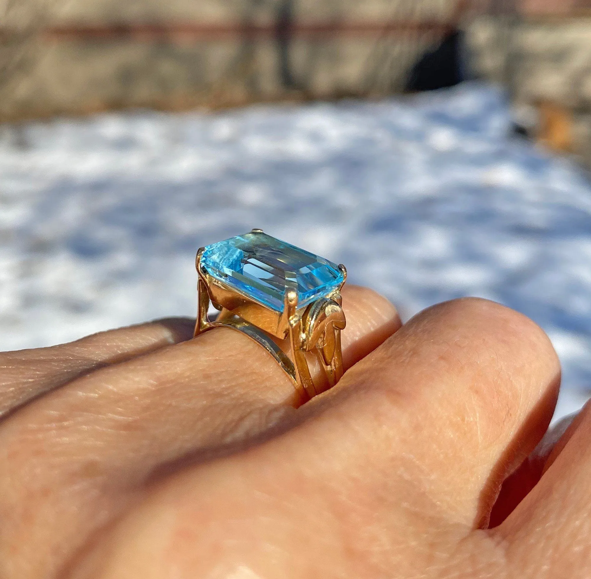 Heavy Vintage 18K Gold Blue Topaz Ring