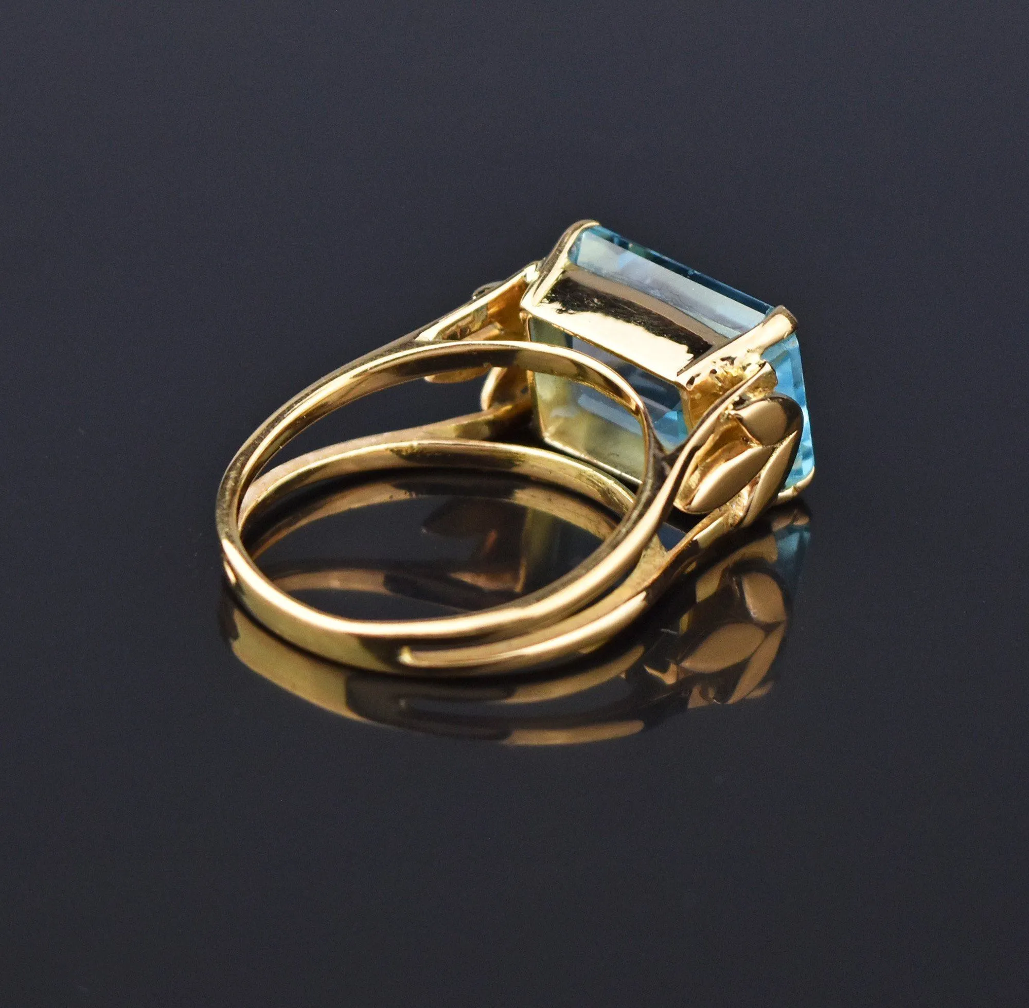 Heavy Vintage 18K Gold Blue Topaz Ring