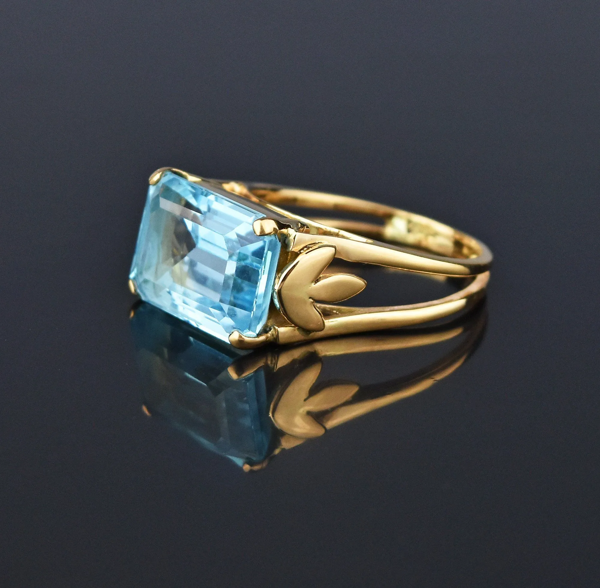 Heavy Vintage 18K Gold Blue Topaz Ring