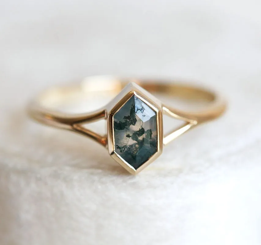 Hexagon Solitaire Moss Agate Ring With Chevron Band