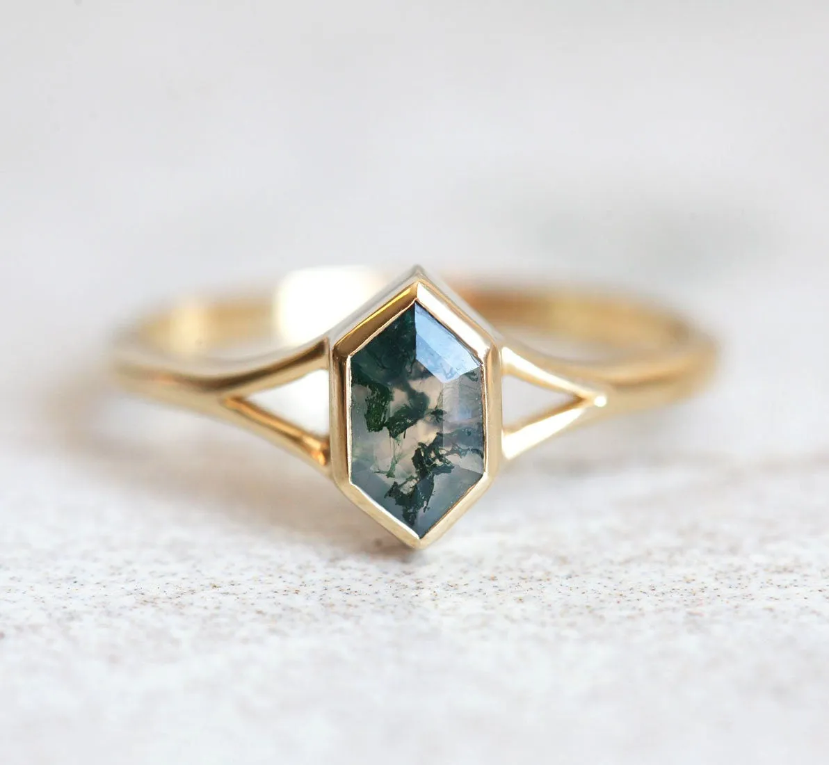 Hexagon Solitaire Moss Agate Ring With Chevron Band