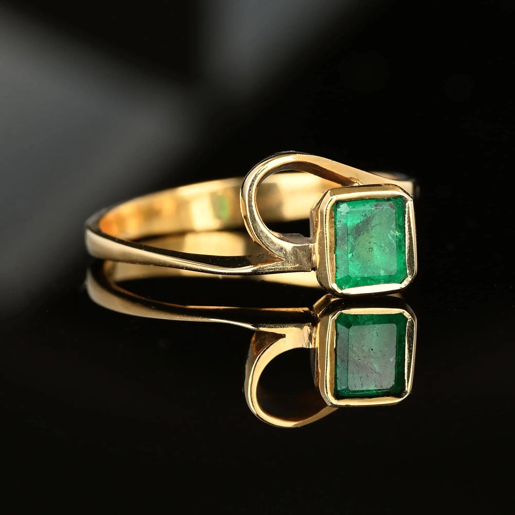 Modernist 18K Gold Bypass Solitaire Emerald Ring