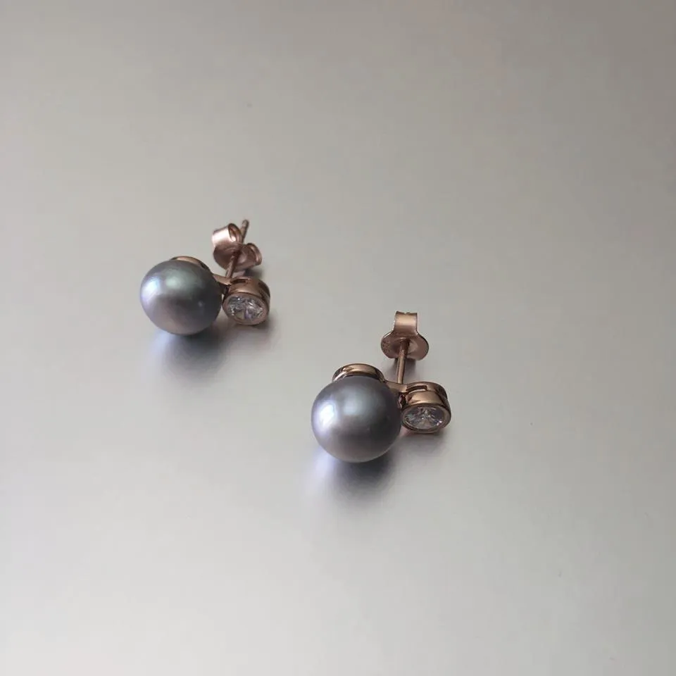 Ria Earring Studs With Grey Pearl