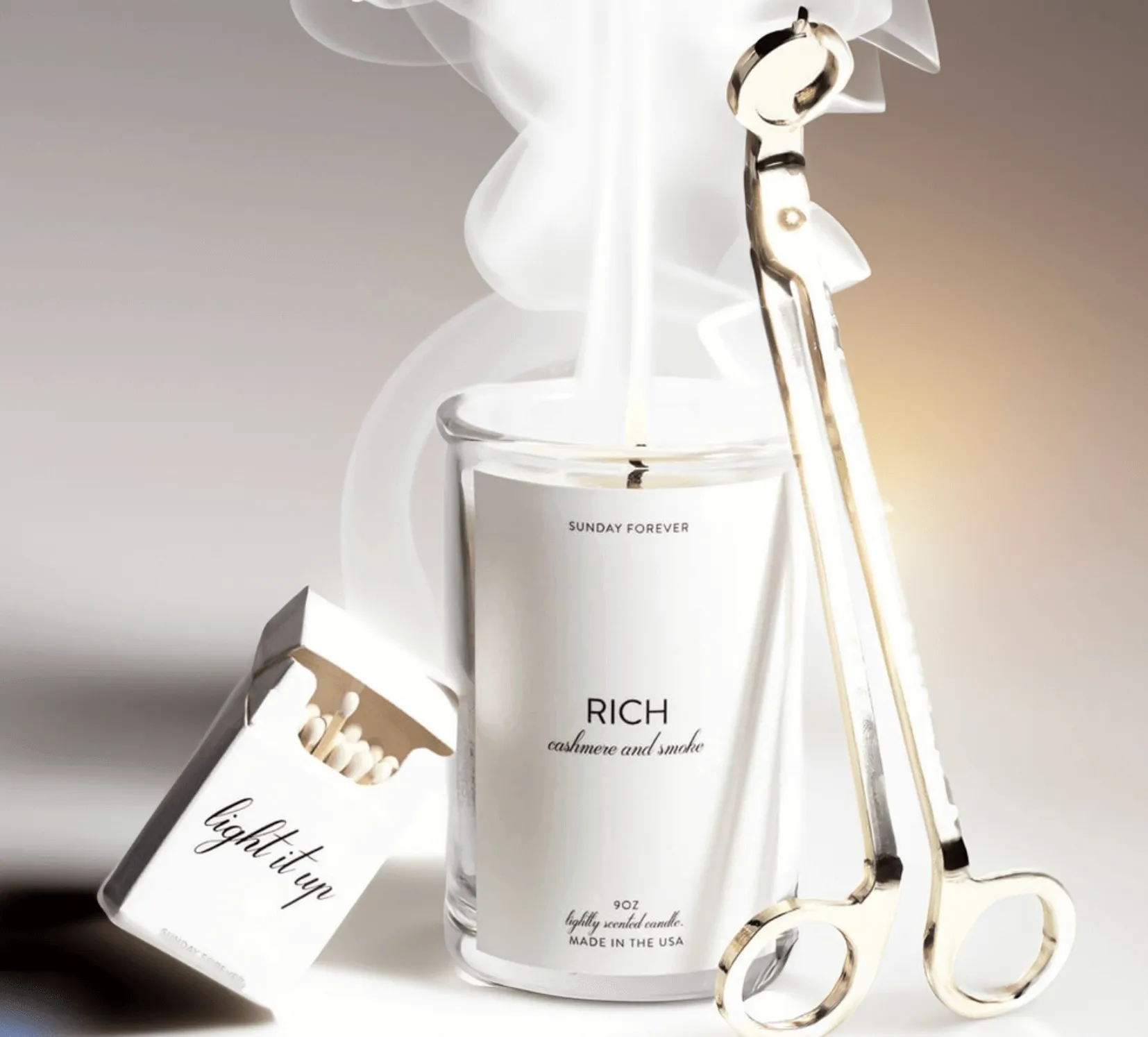 Rich Luxury Candle with Cashmere and Smoke